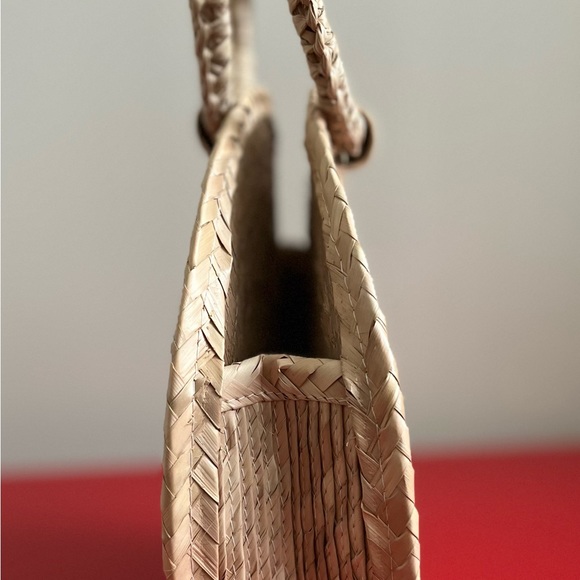 Round Straw Bag - Picture 3 of 7